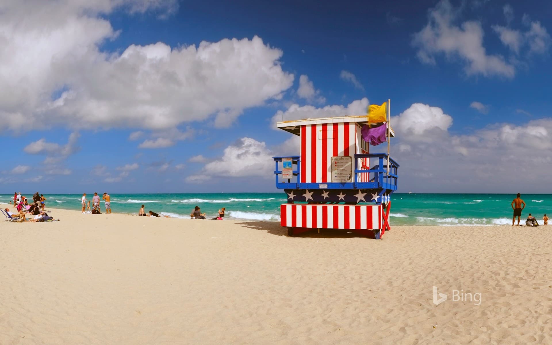 Bing Wallpaper: Lifeguard station at Lummus Park in South Beach, Miami, Florida