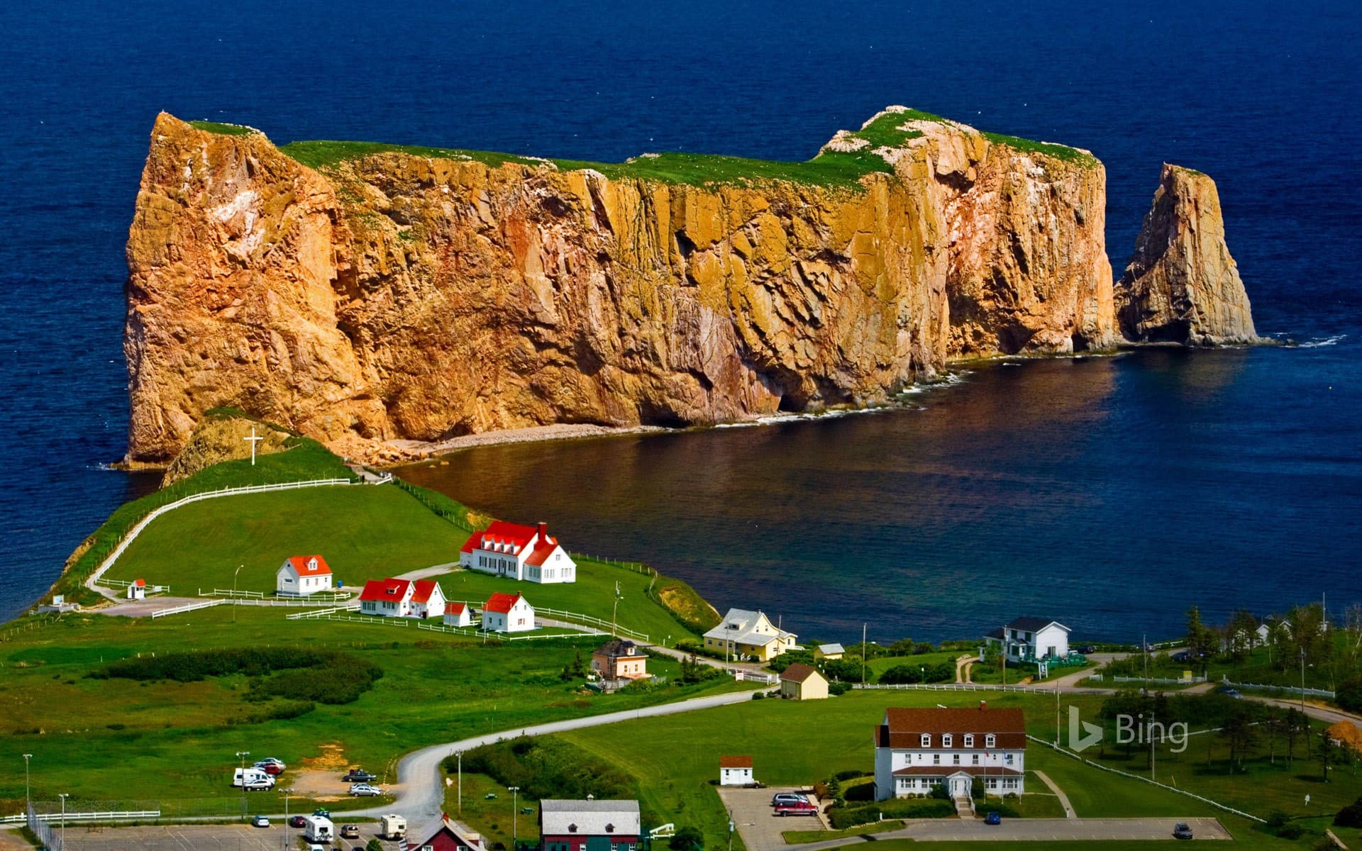 Bing Wallpaper: Percé Rock in Gaspé Peninsula, Quebec, Canada