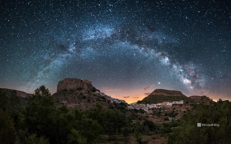 Milky Way above Crater Lake, Oregon - Bing Wallpapers - Sonu Rai