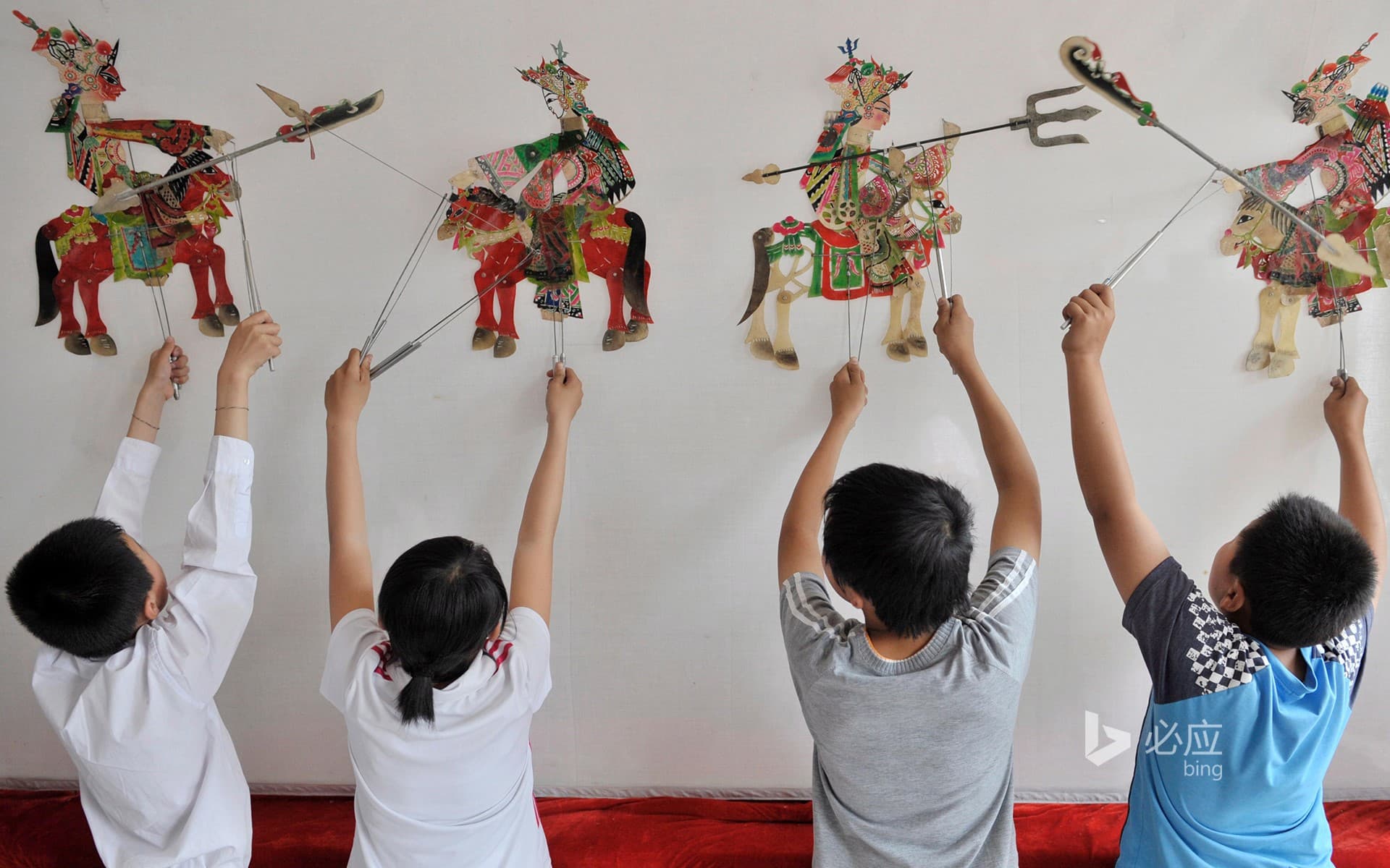 Bing Wallpaper: [Six Children's Day] Puyang Elementary School students rehearse shadow play in Shenyang, China