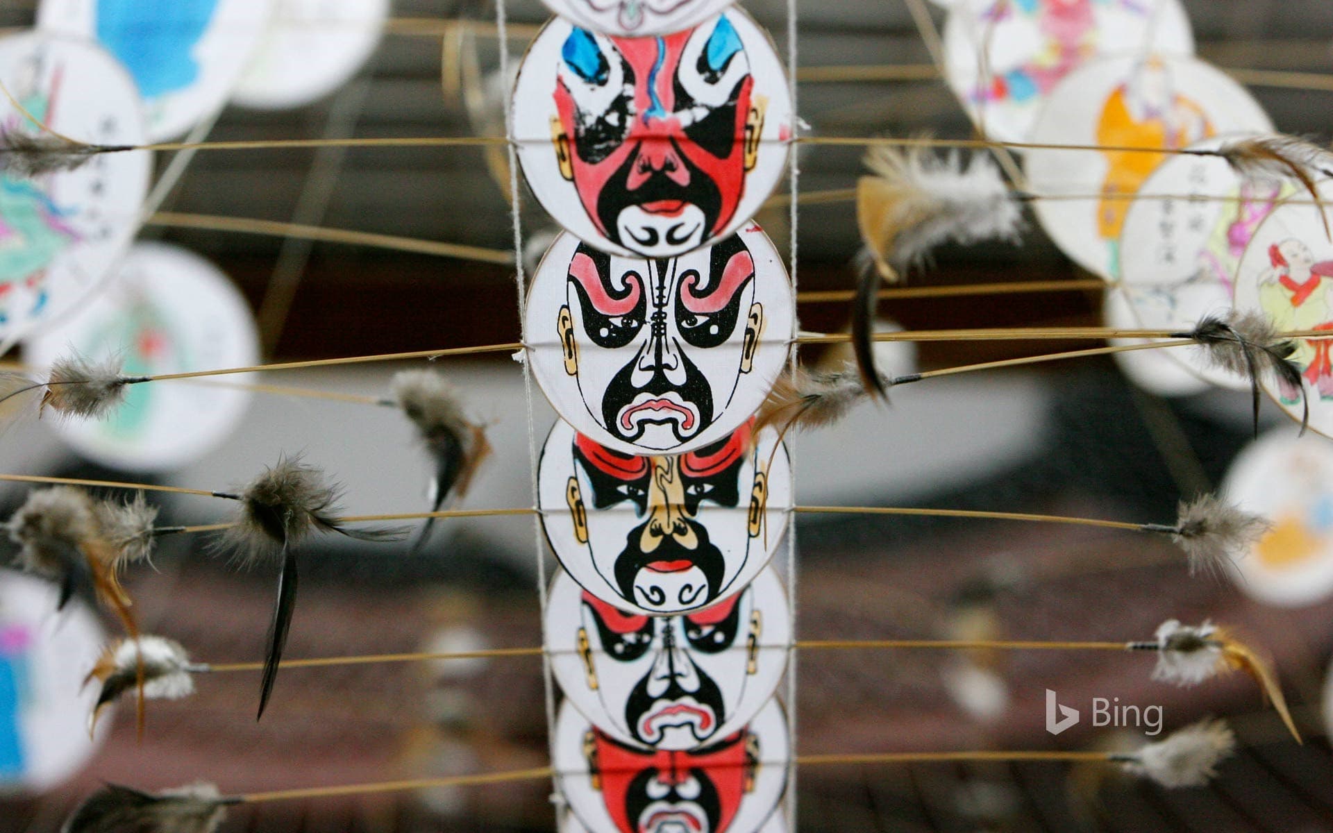 Bing Wallpaper: [Today's Qingming Festival] "Peking Opera Mask Kite", Weifang, China