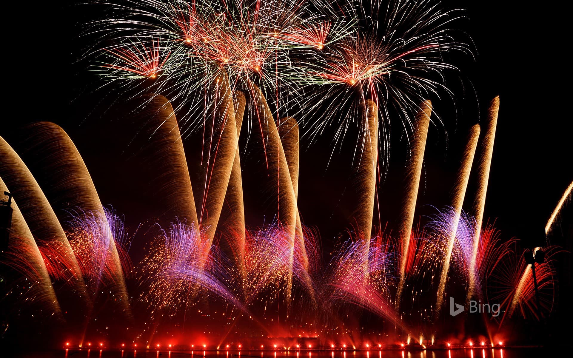 Bing Wallpaper: Fireworks show, Québec City, Canada