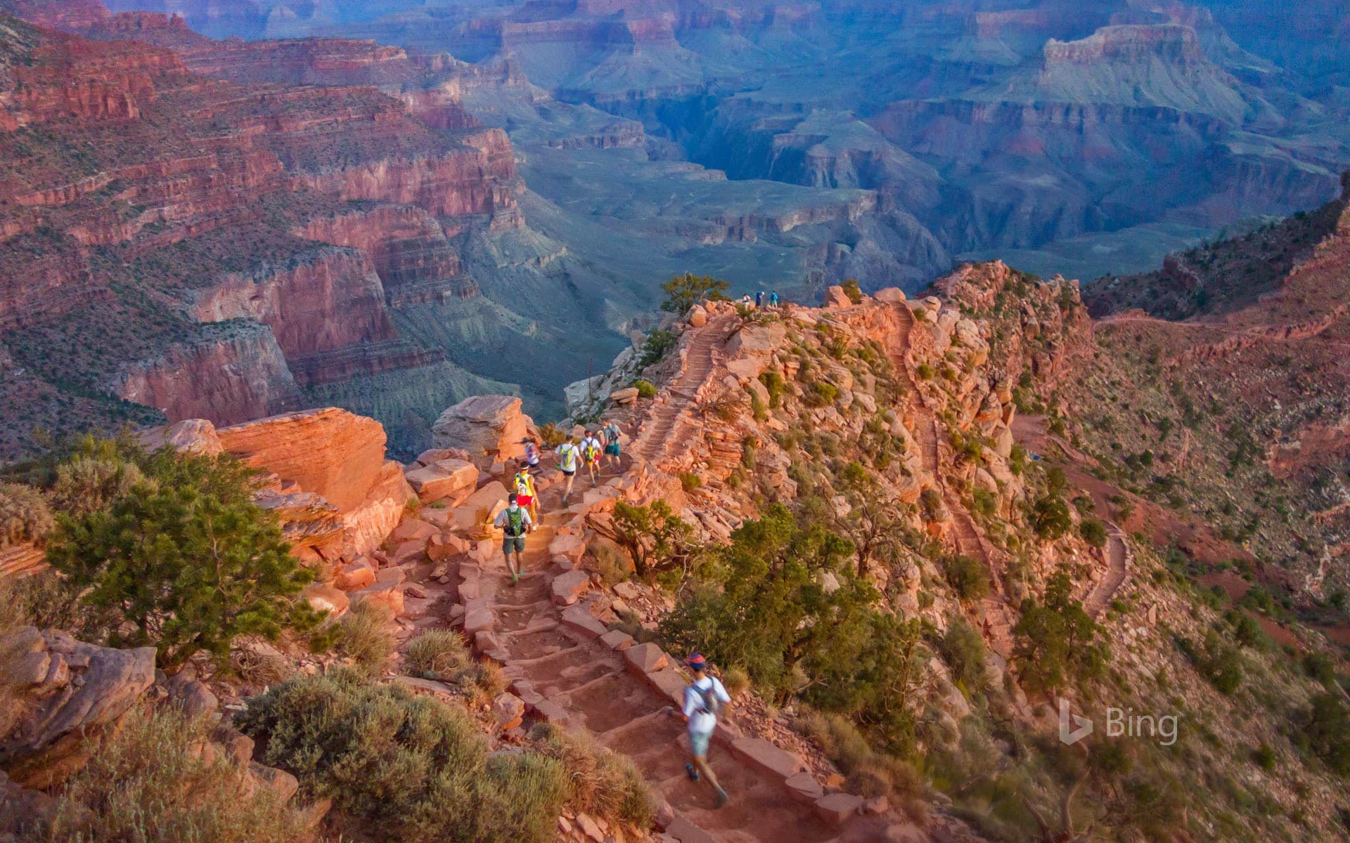 Bing Wallpaper: Runners on the South Kaibab Trail in the Grand Canyon, Arizona
