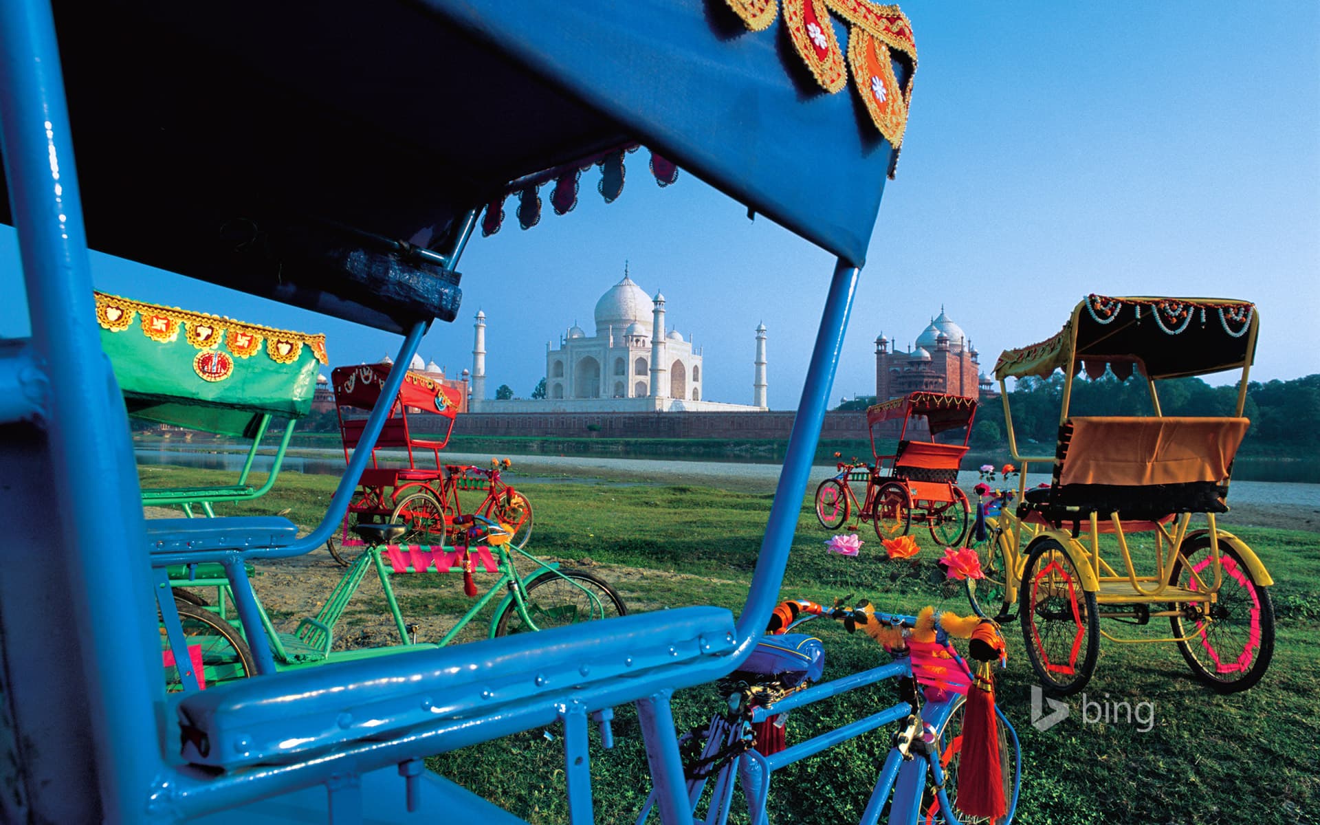 Bing Wallpaper: Cycle rickshaws and view of Taj Mahal in Agra, India