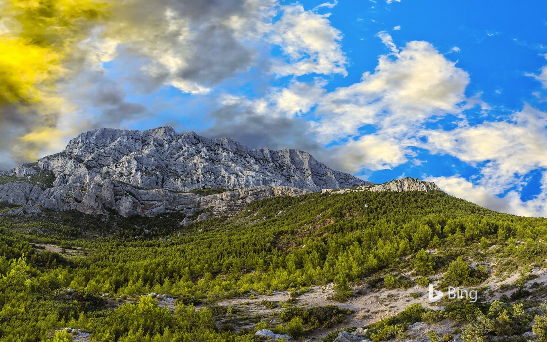 Bing Wallpaper: Montagne Sainte-Victoire (Cézanne's Mountain), Provence-Alpes-Côte d’Azur, France