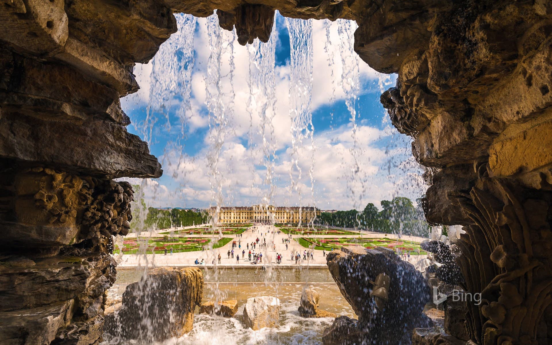 Bing Wallpaper: Schönbrunn Palace photographed from behind Neptune Fountain in Vienna, Austria