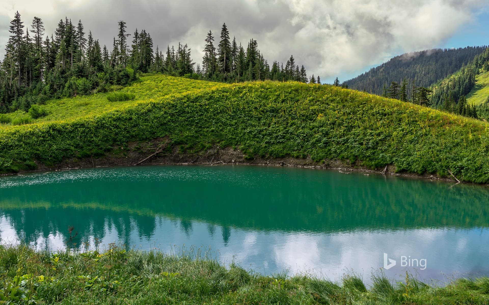 Bing Wallpaper: Spoon Lake, Mount Cheam, Chilliwack, B.C., Canada