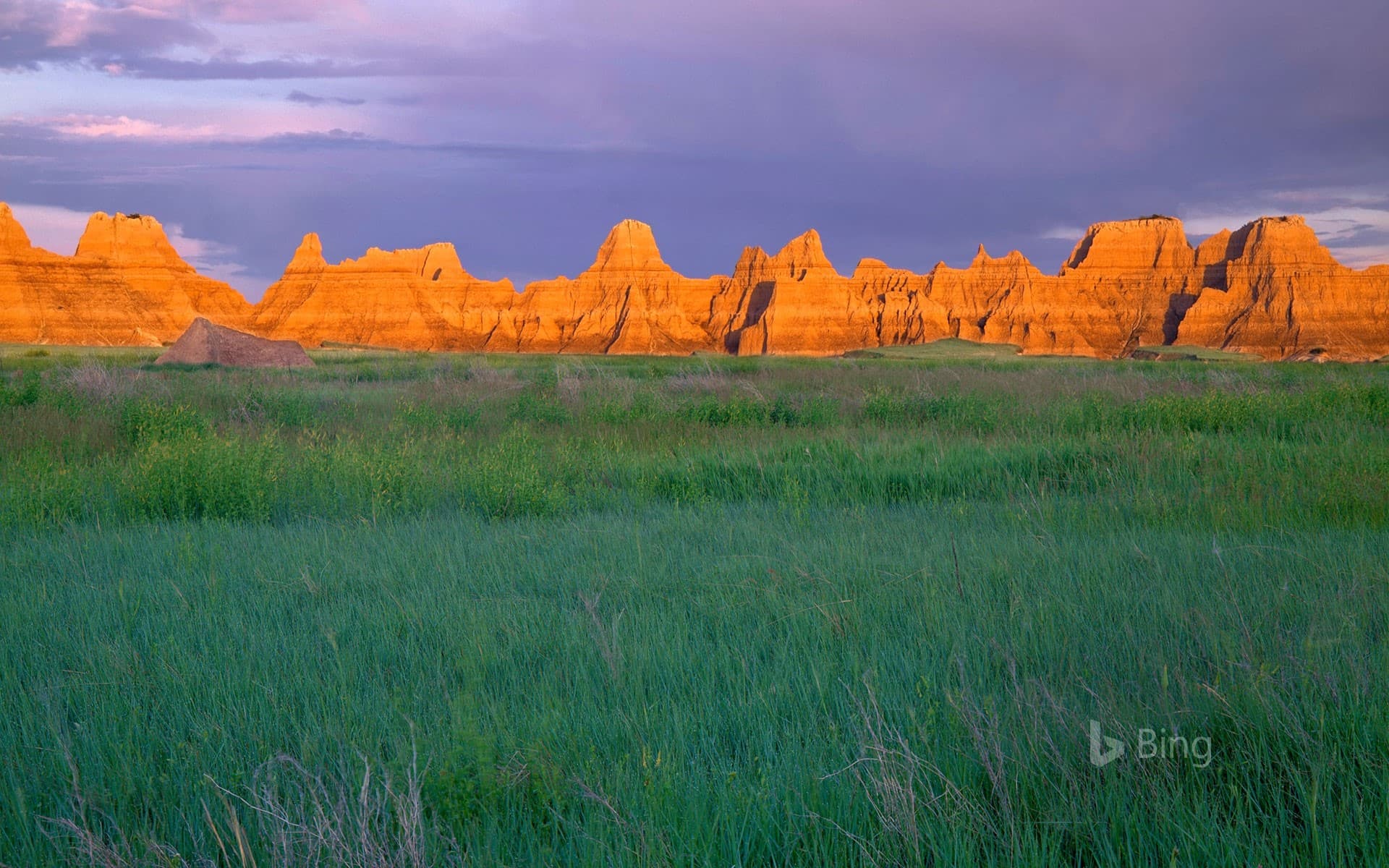 Bing Wallpaper: Prairie and pinnacles near Castle Trail in Badlands National Park, South Dakota