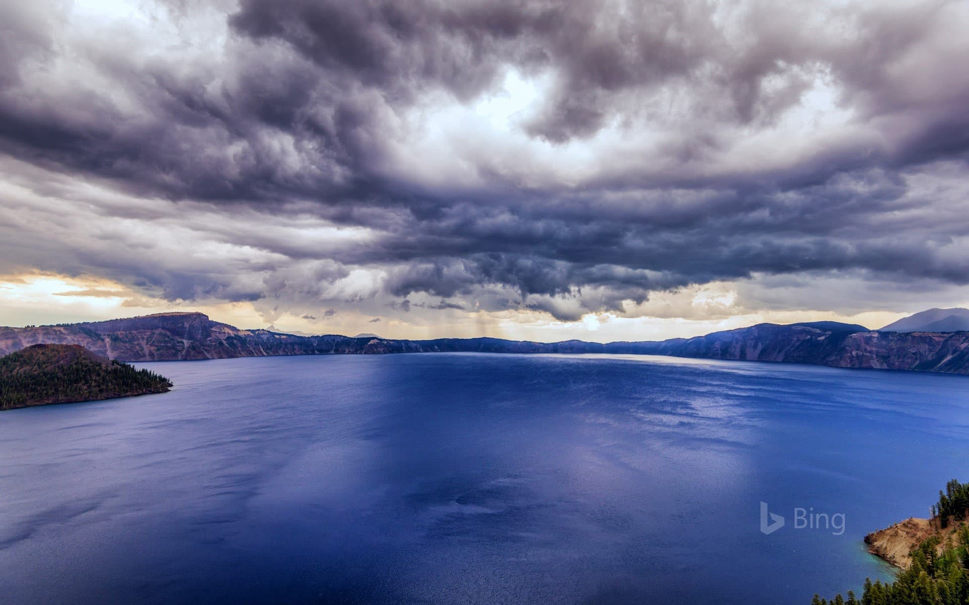 Bing Wallpaper: Storm clouds over Crater Lake National Park, Oregon
