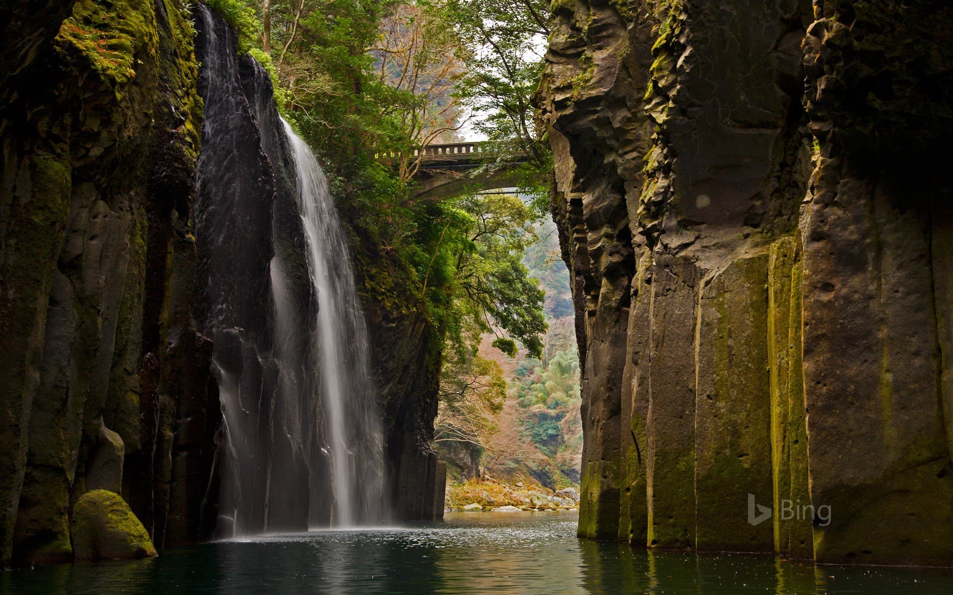 Bing Wallpaper: Takachiho Gorge on Kyushu, Japan
