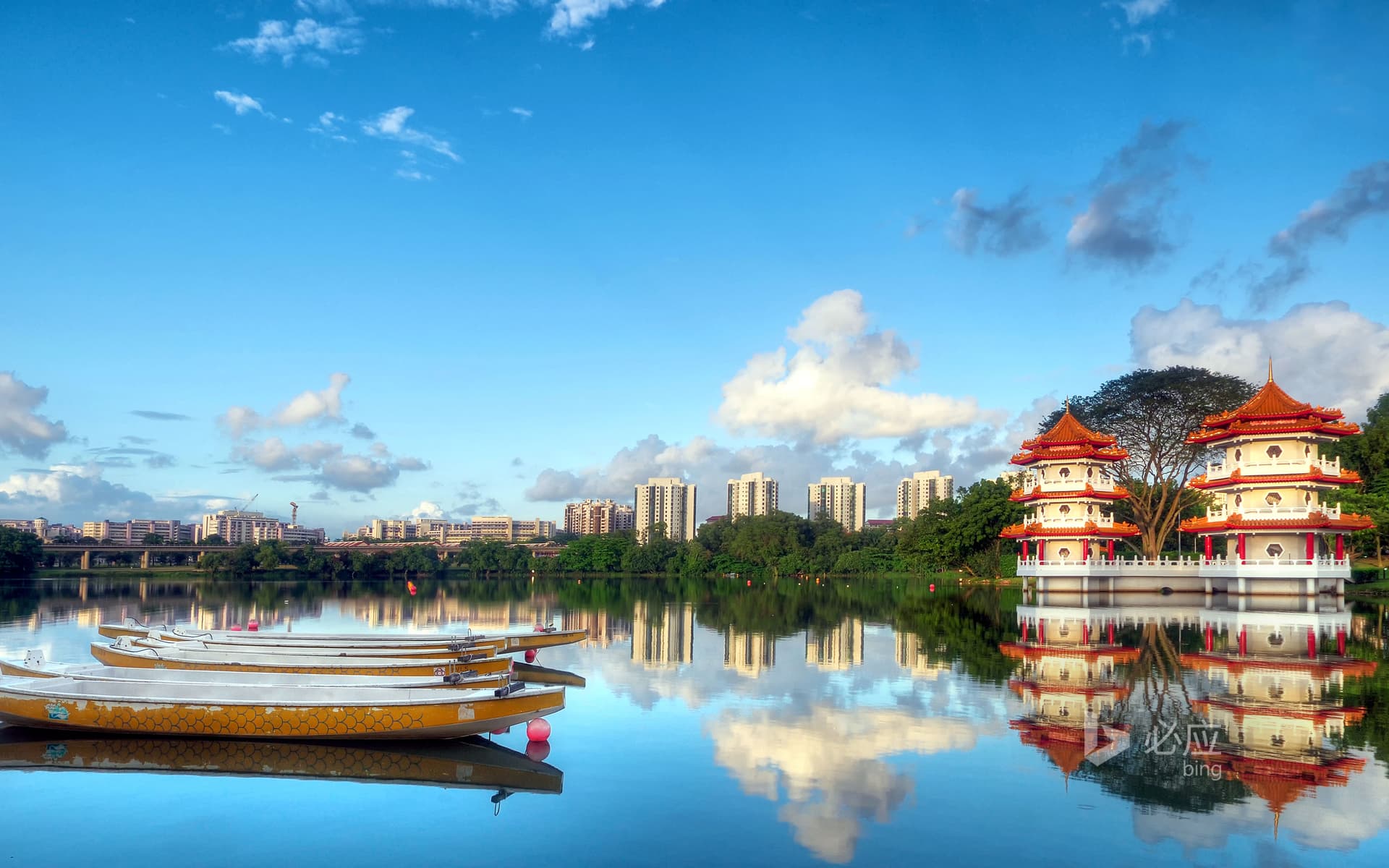Bing Wallpaper: Singapore, overlooking Yuhua Garden (Chinese Garden) from Jurong Lake