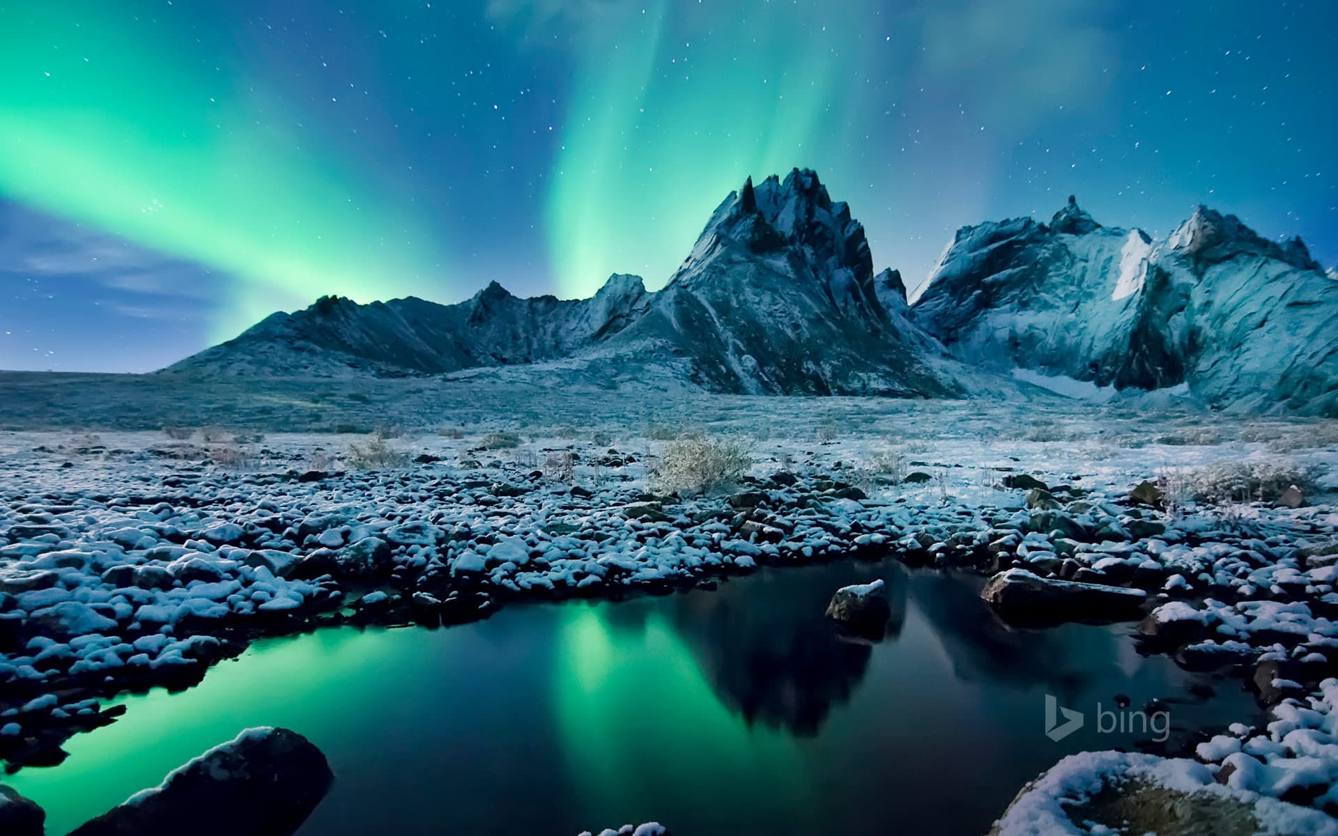 Bing Wallpaper: Aurora borealis over Tombstone Territorial Park, Yukon, Canada