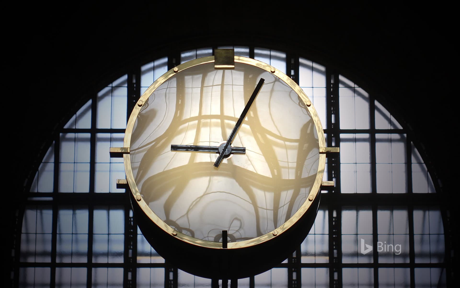 Bing Wallpaper: Clock in Union Station, Toronto, Canada