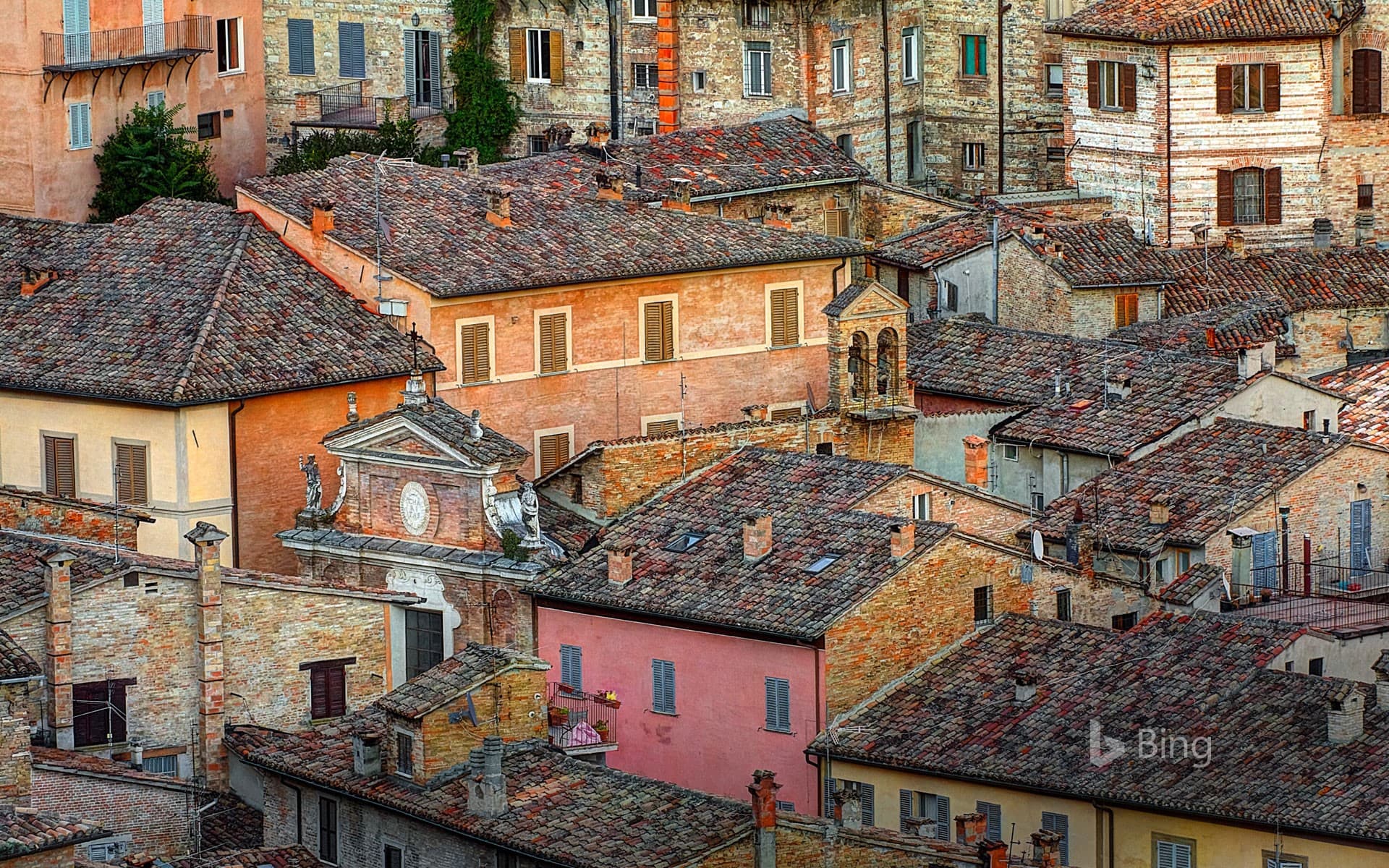 Bing Wallpaper: Rooftops in the walled city of Urbino, Italy