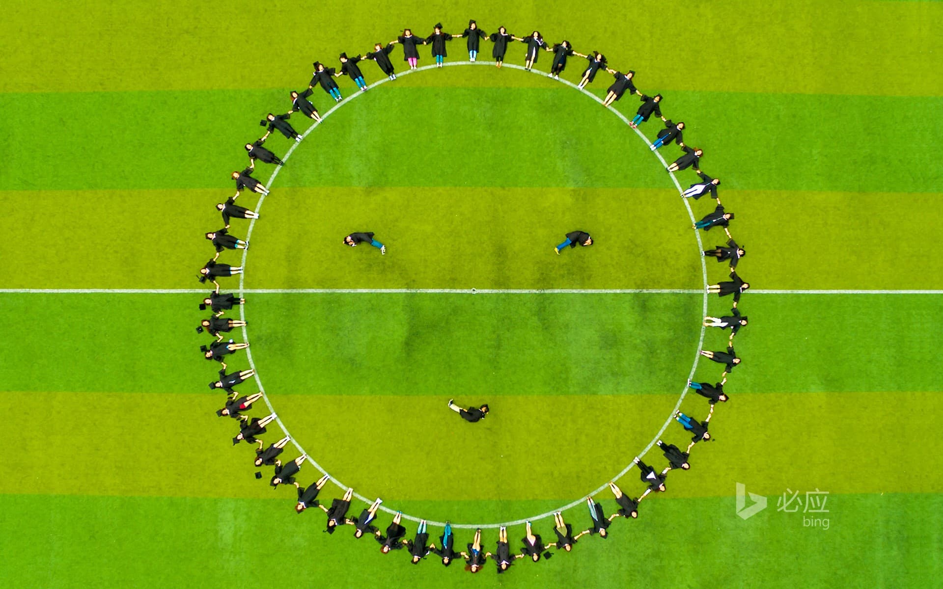 Bing Wallpaper: [Youth Festival] Graduation photos of graduates using remote drones in Jilin Province, China