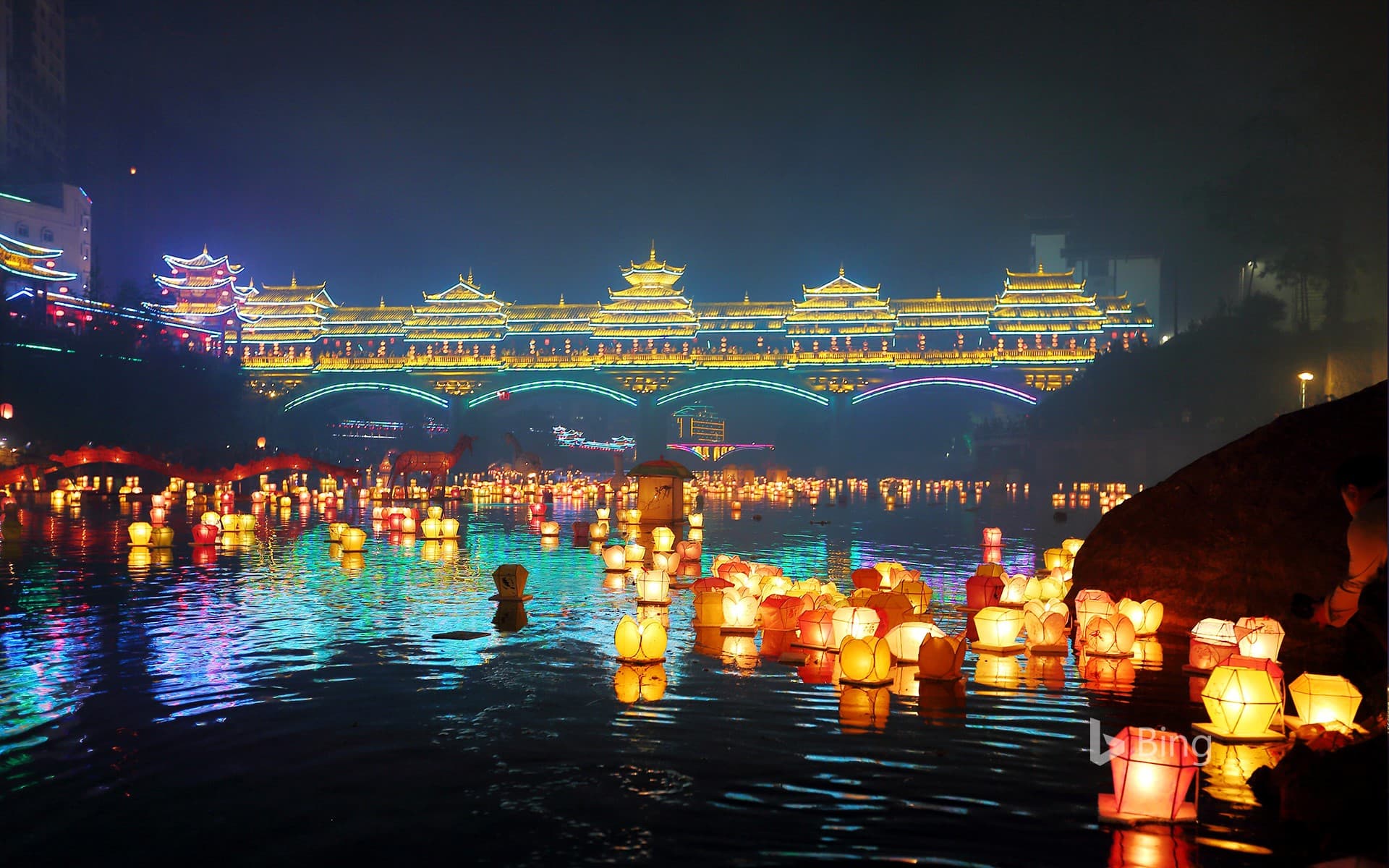 Bing Wallpaper: [Today's Chinese New Year Festival] Guilin Chinese New Year Festival Wanzhan River Lights Floating Event, Guangxi, China